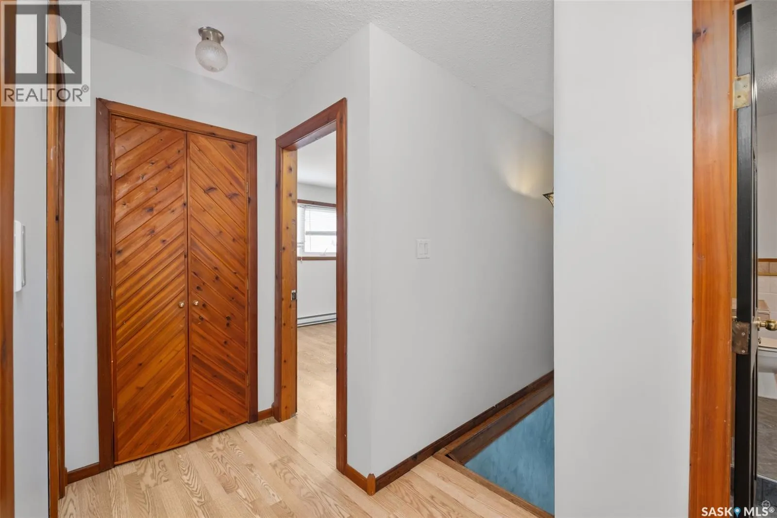 1027 4th STREET E