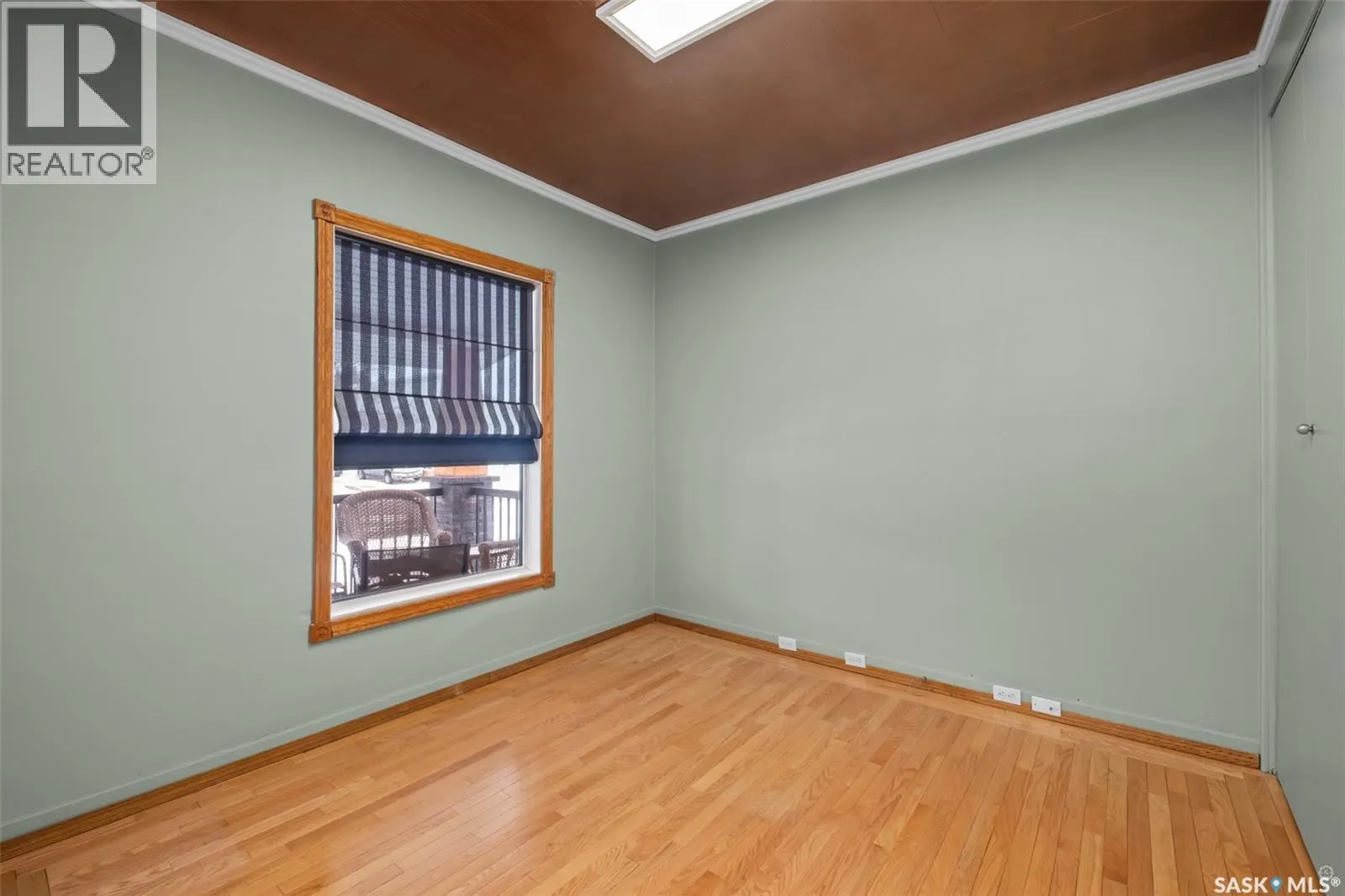 1027 4th STREET E