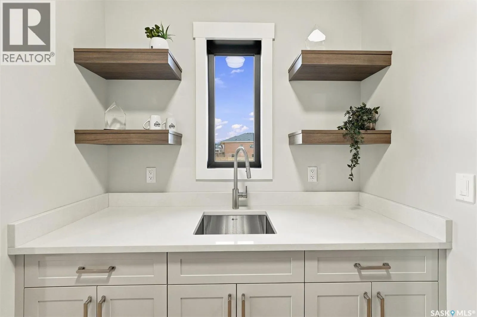 310 Traeger MANOR