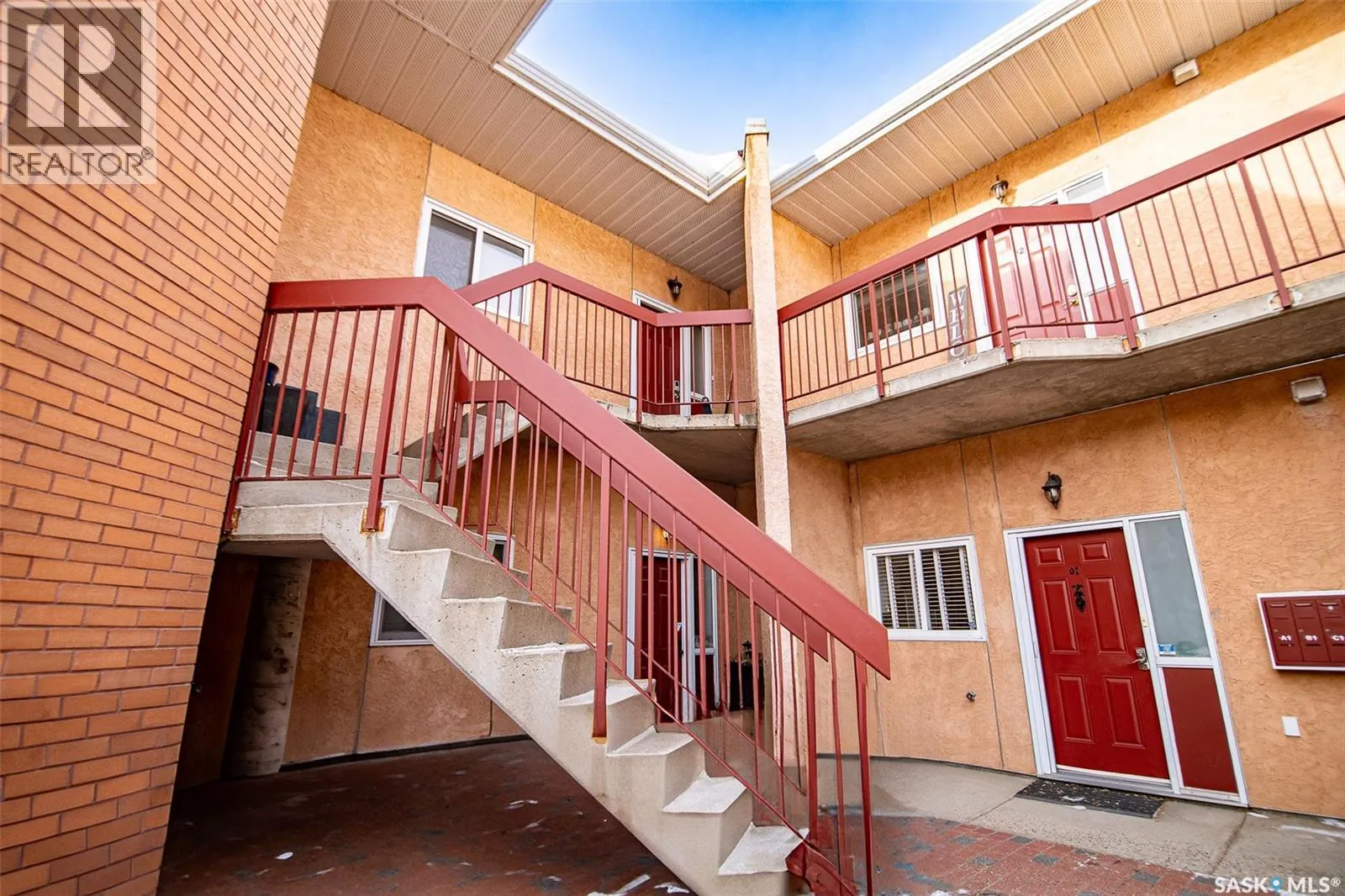 C2 532 River STREET E