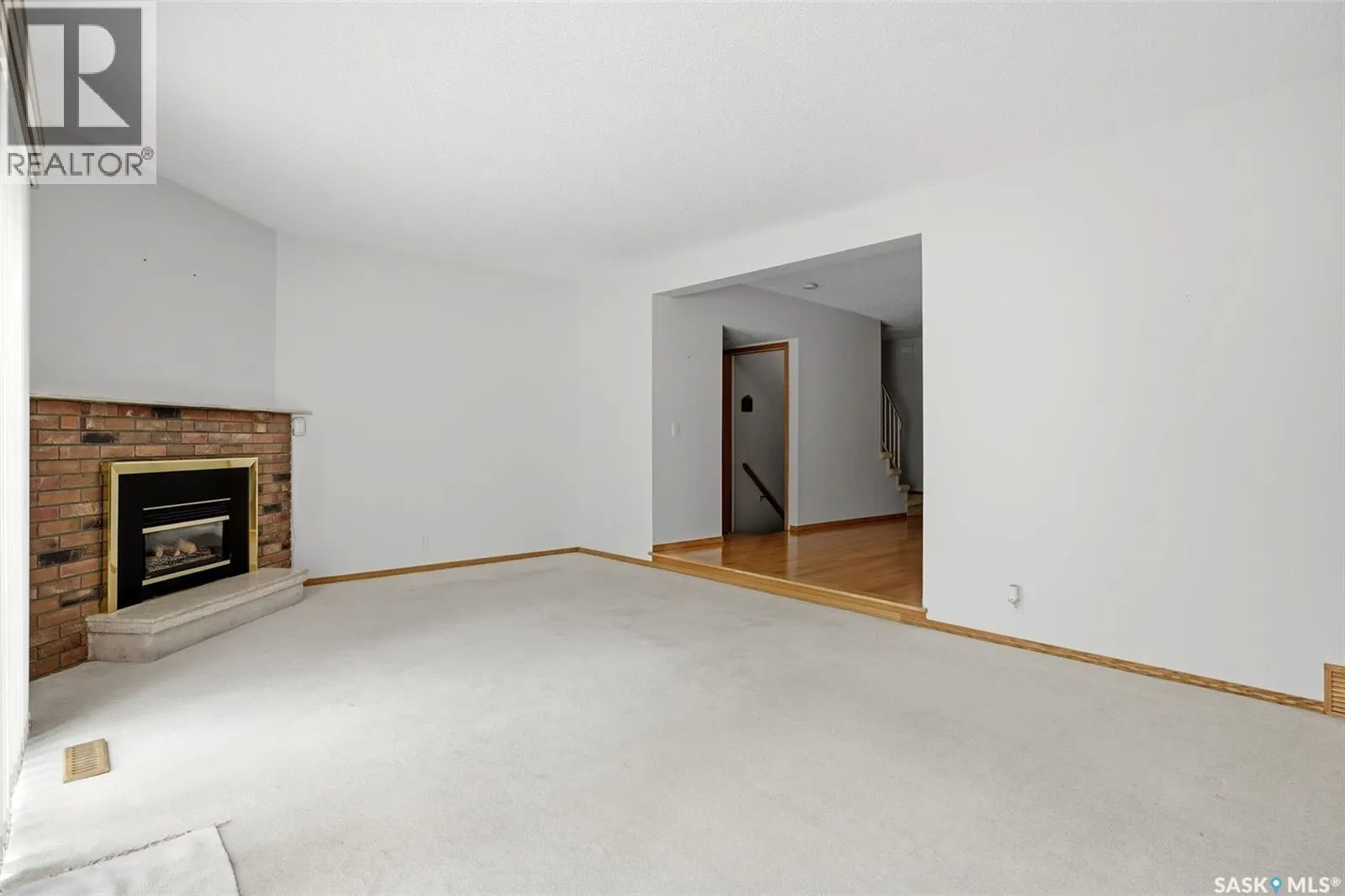 246 Plainsview DRIVE