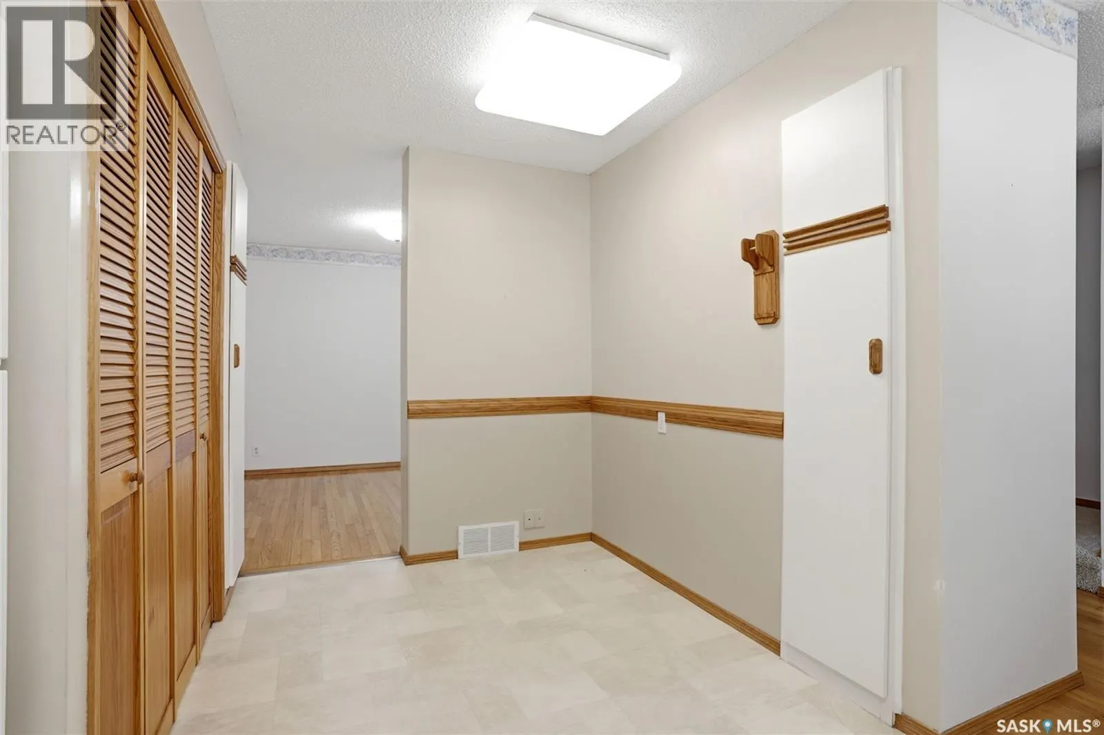 246 Plainsview DRIVE