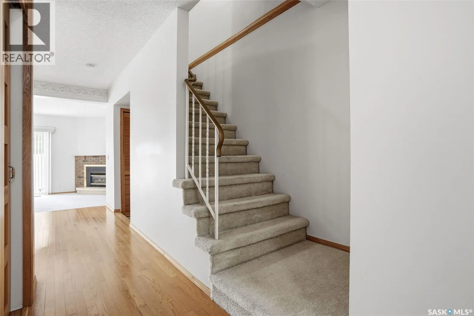 246 Plainsview DRIVE