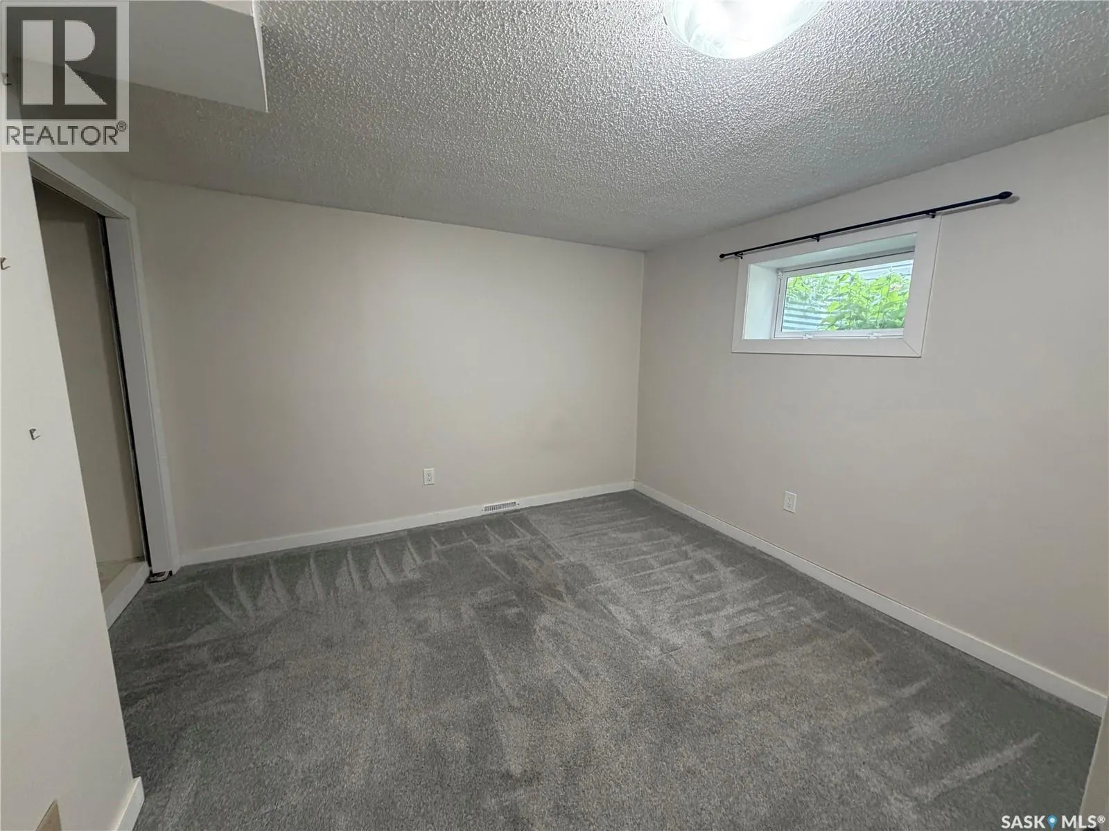 203 8th STREET W