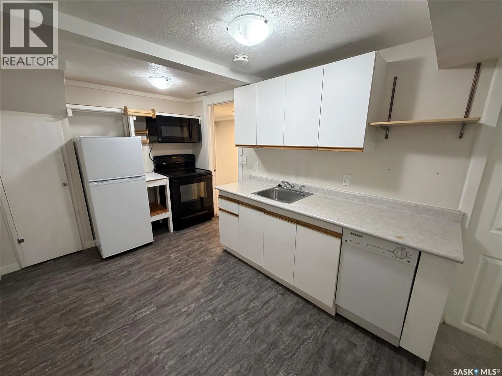 203 8th STREET W