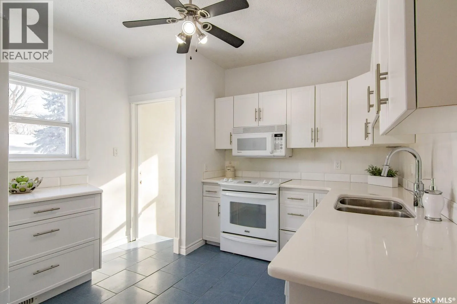 203 8th STREET W
