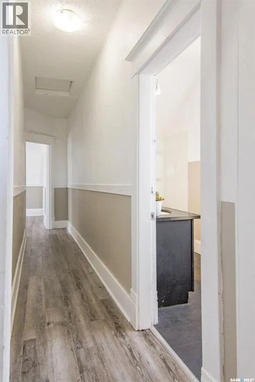 203 8th STREET W