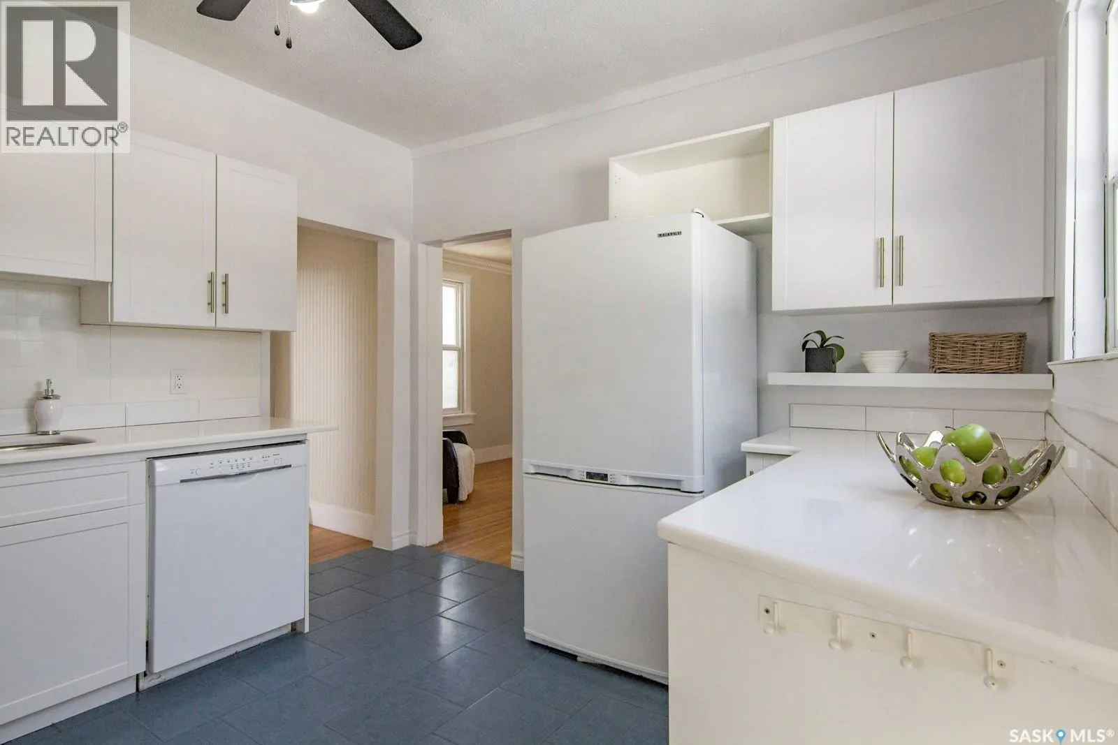 203 8th STREET W