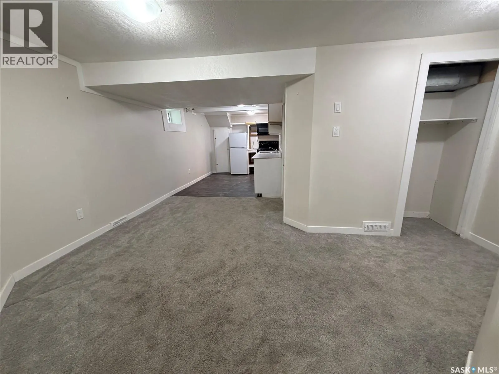 203 8th STREET W