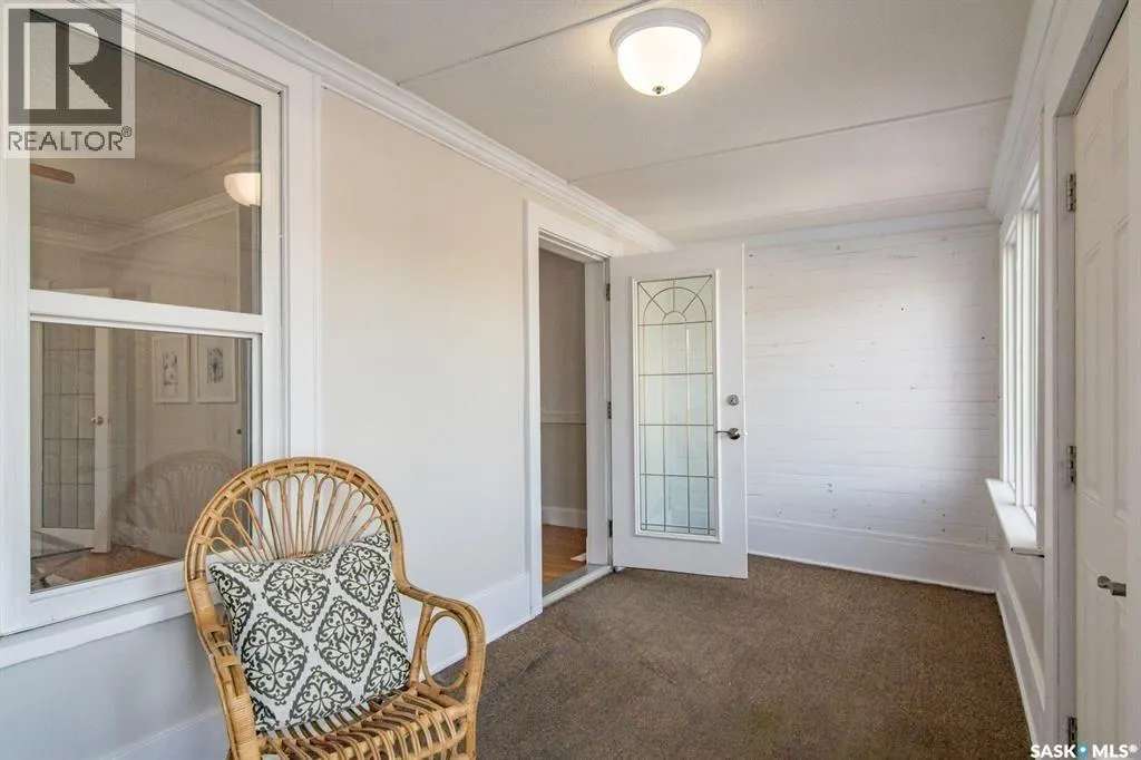 203 8th STREET W