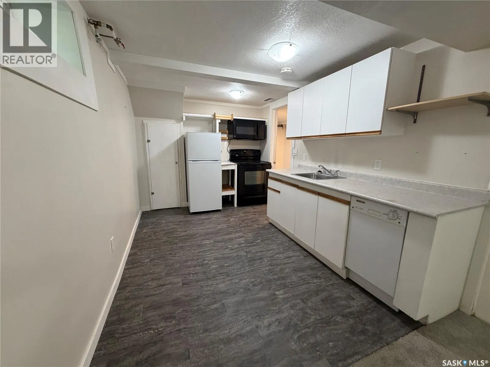 203 8th STREET W