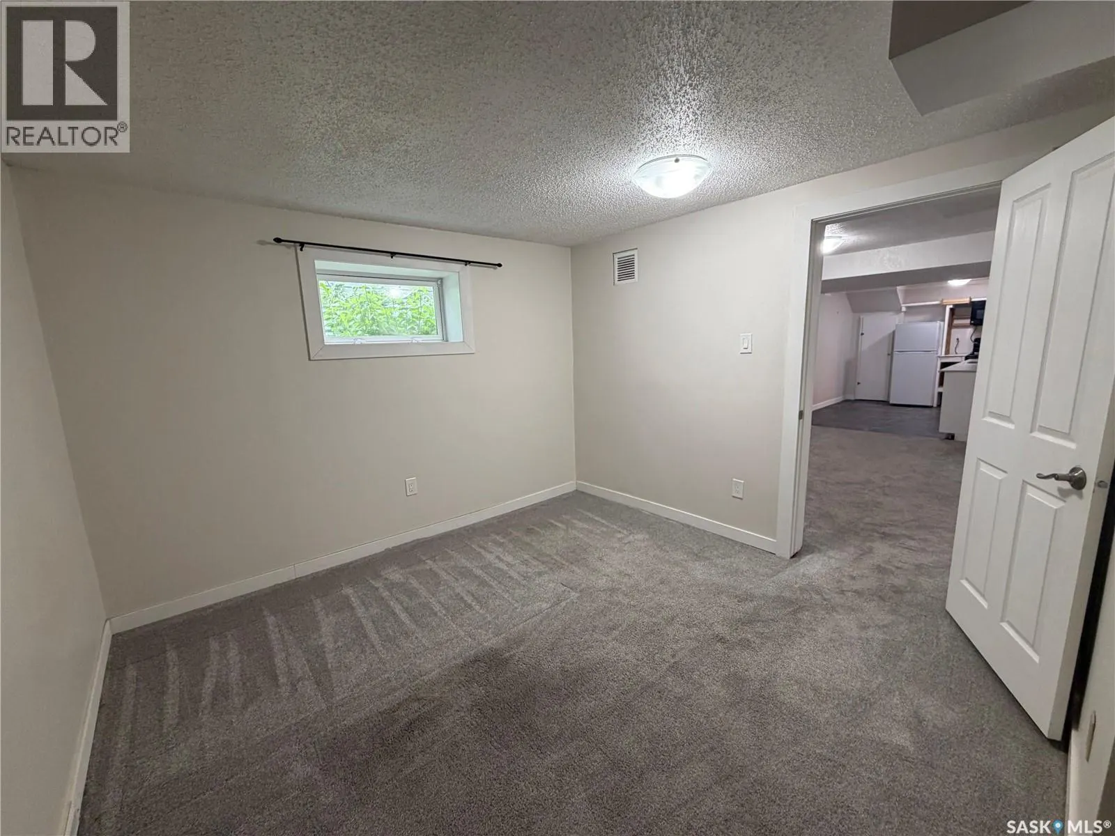 203 8th STREET W