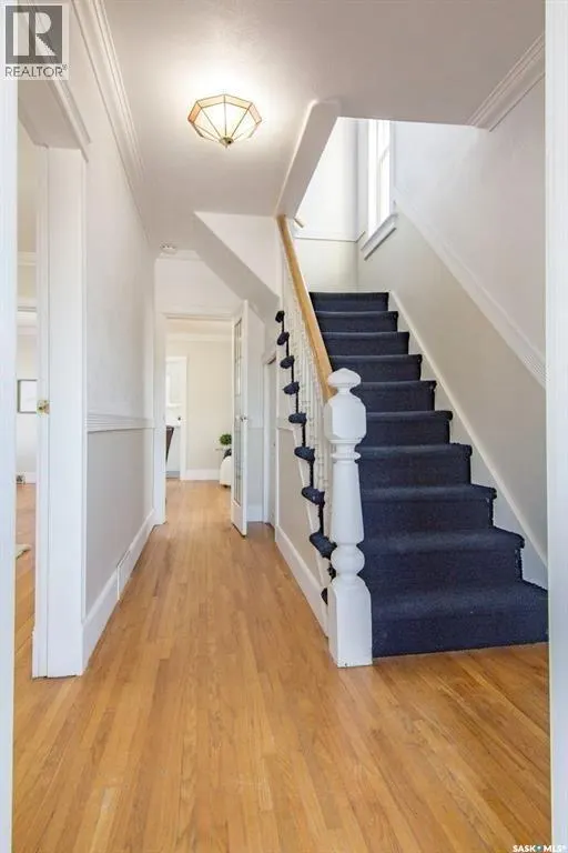 203 8th STREET W
