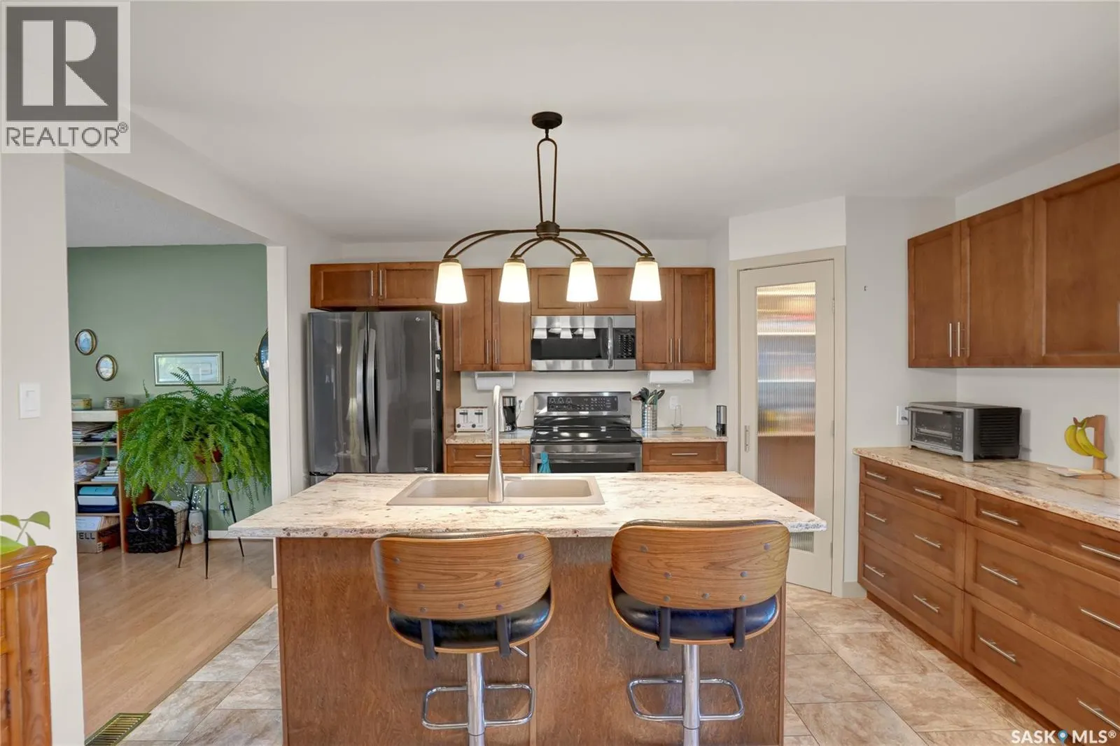 972 SIMCOE STREET