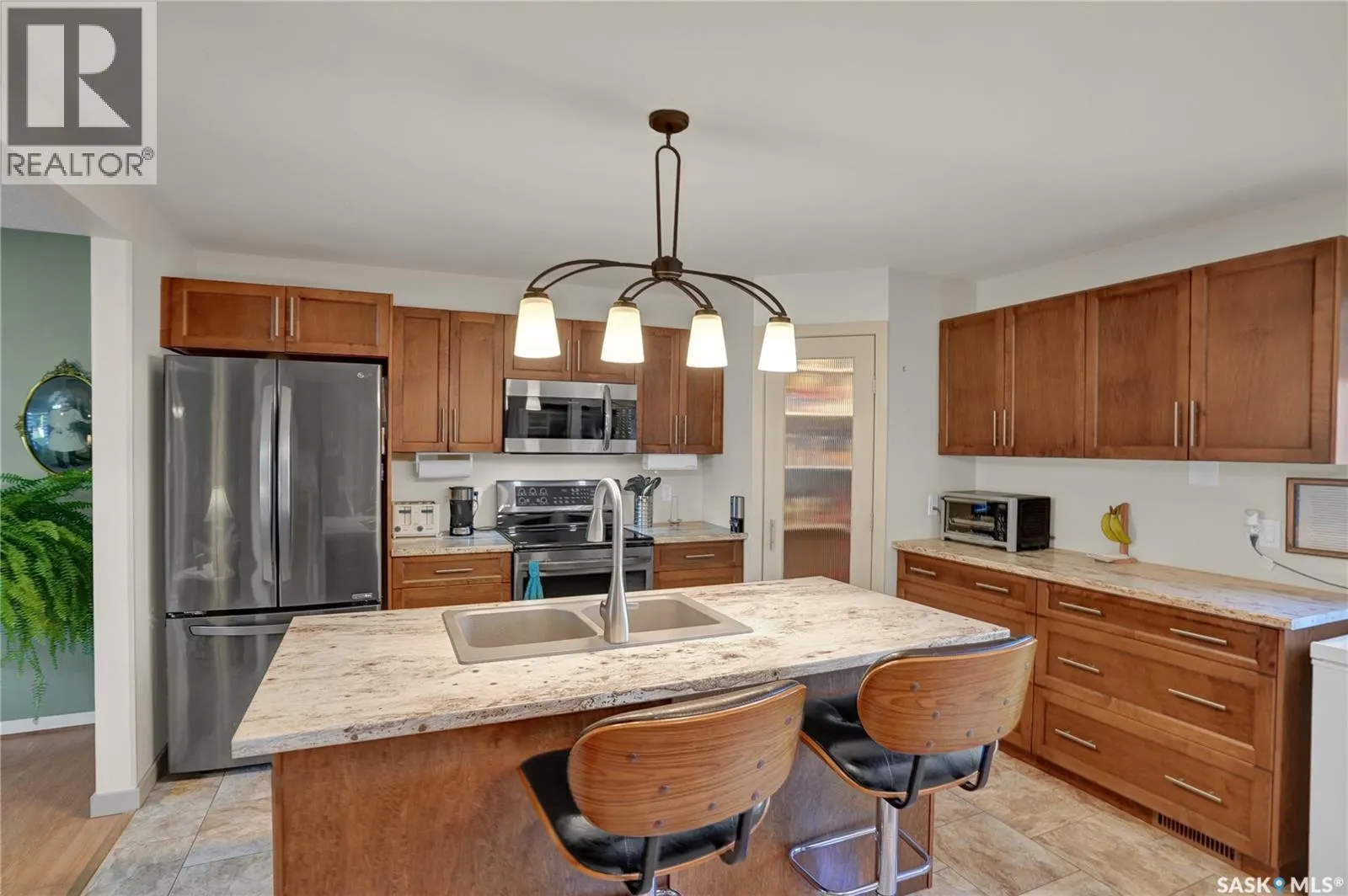 972 SIMCOE STREET