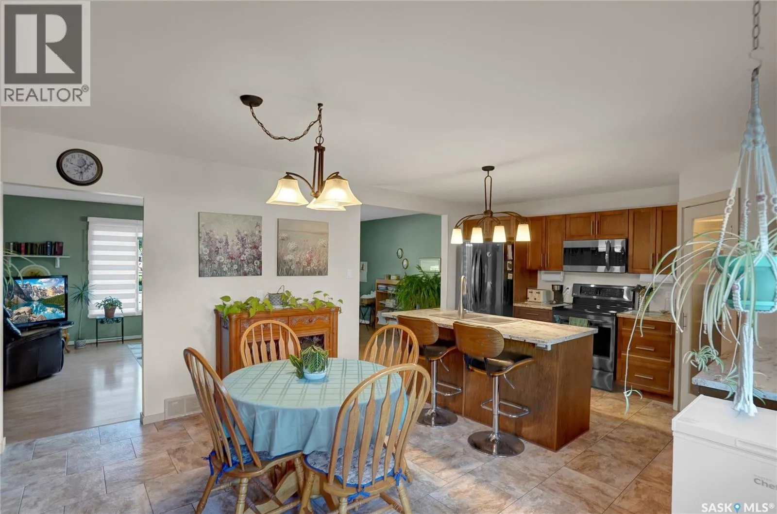 972 SIMCOE STREET
