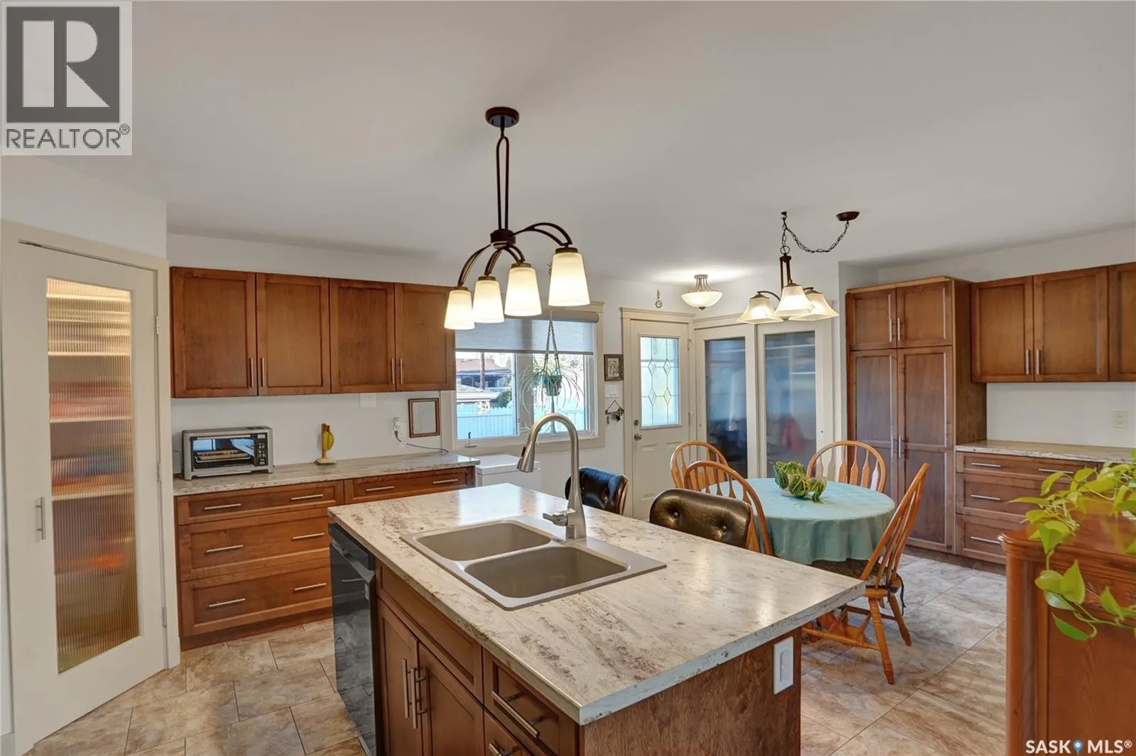 972 SIMCOE STREET