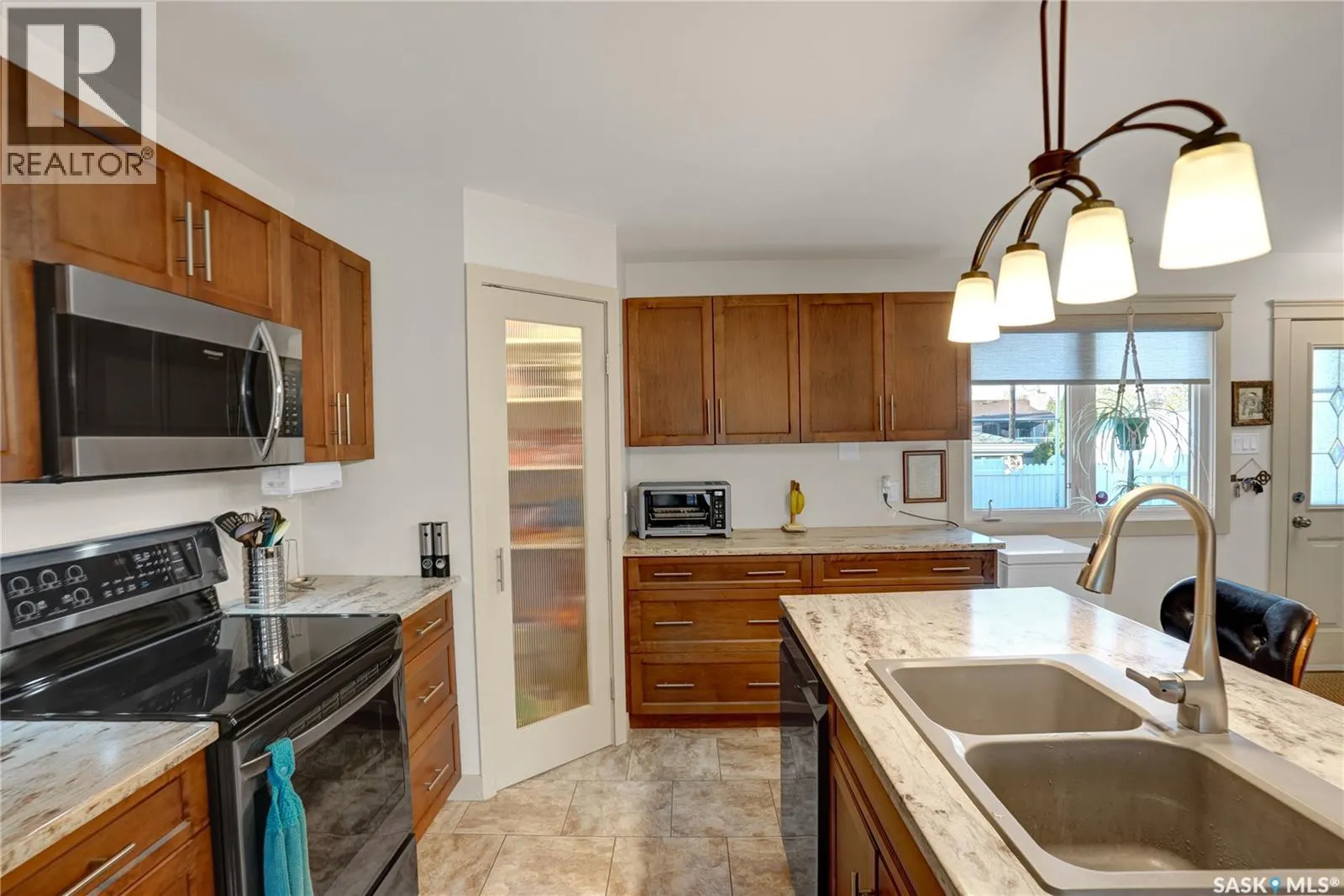 972 SIMCOE STREET