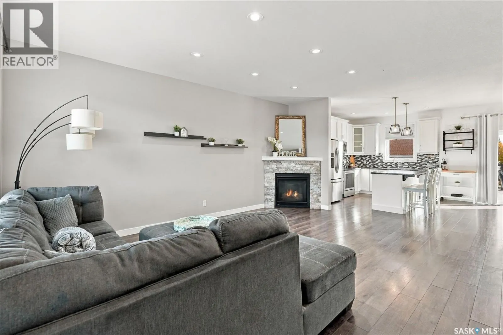 638 Aspen CRESCENT