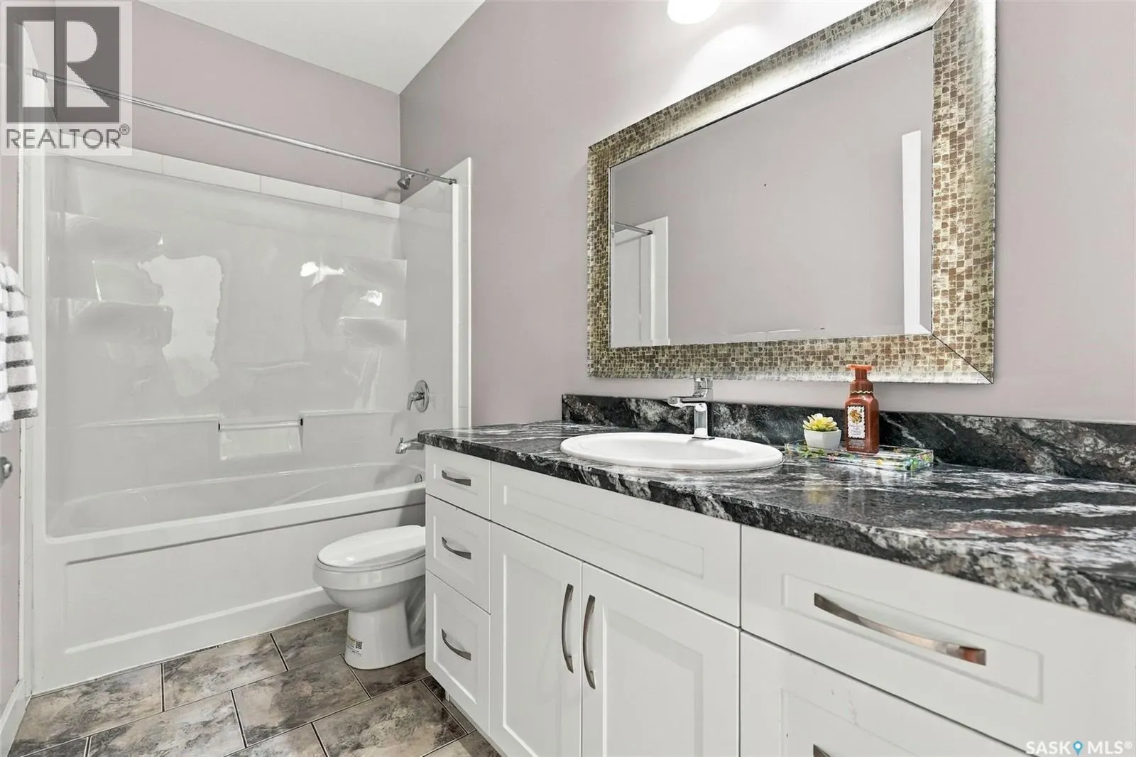 638 Aspen CRESCENT