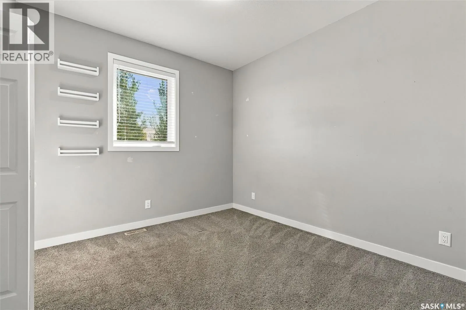 638 Aspen CRESCENT