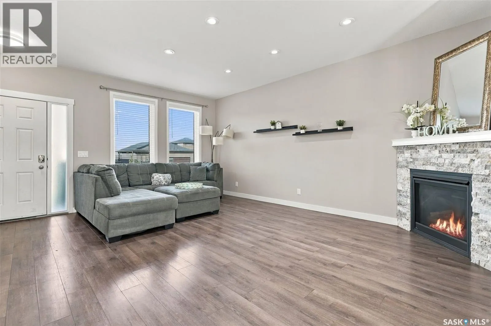 638 Aspen CRESCENT