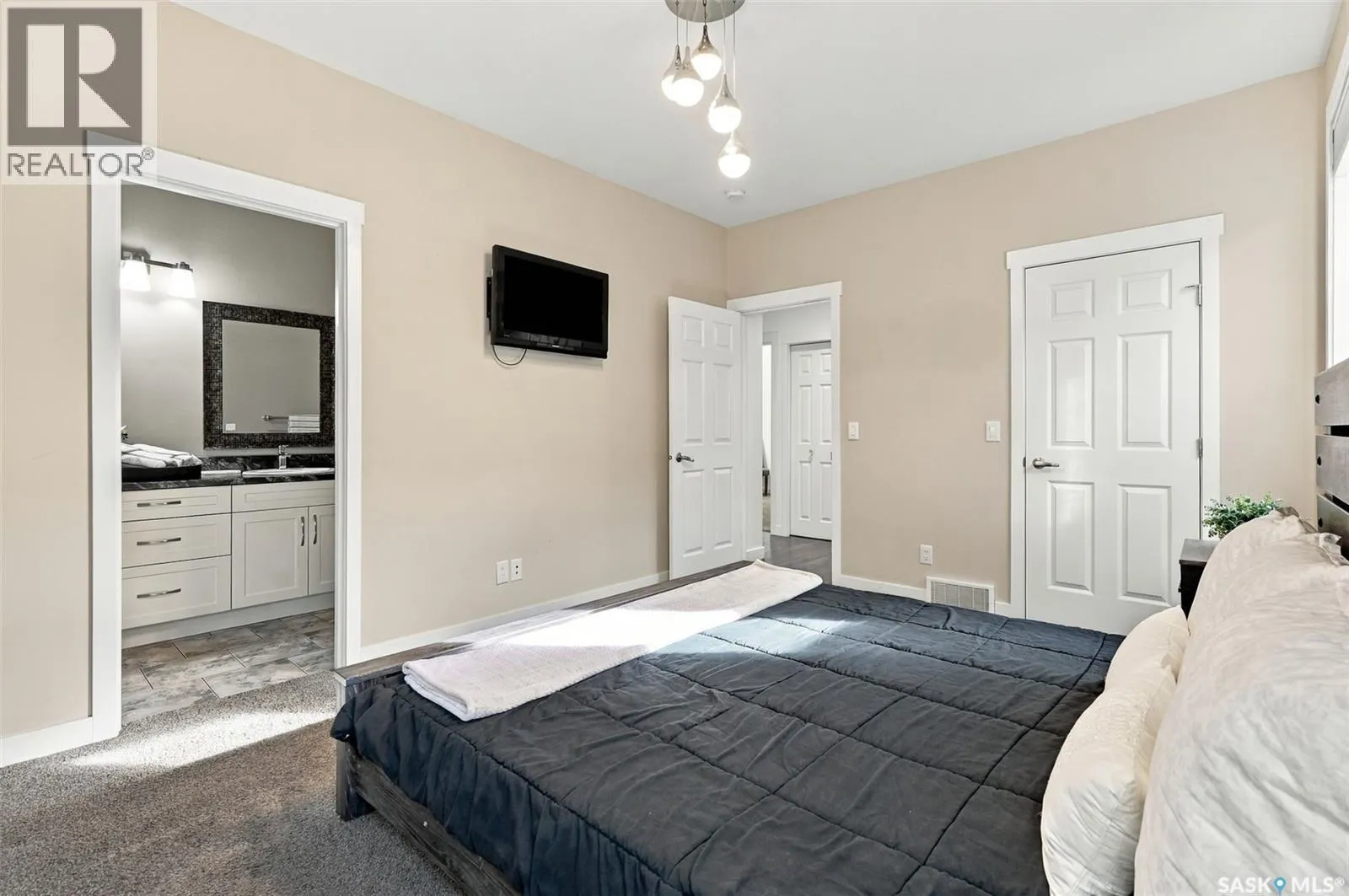 638 Aspen CRESCENT