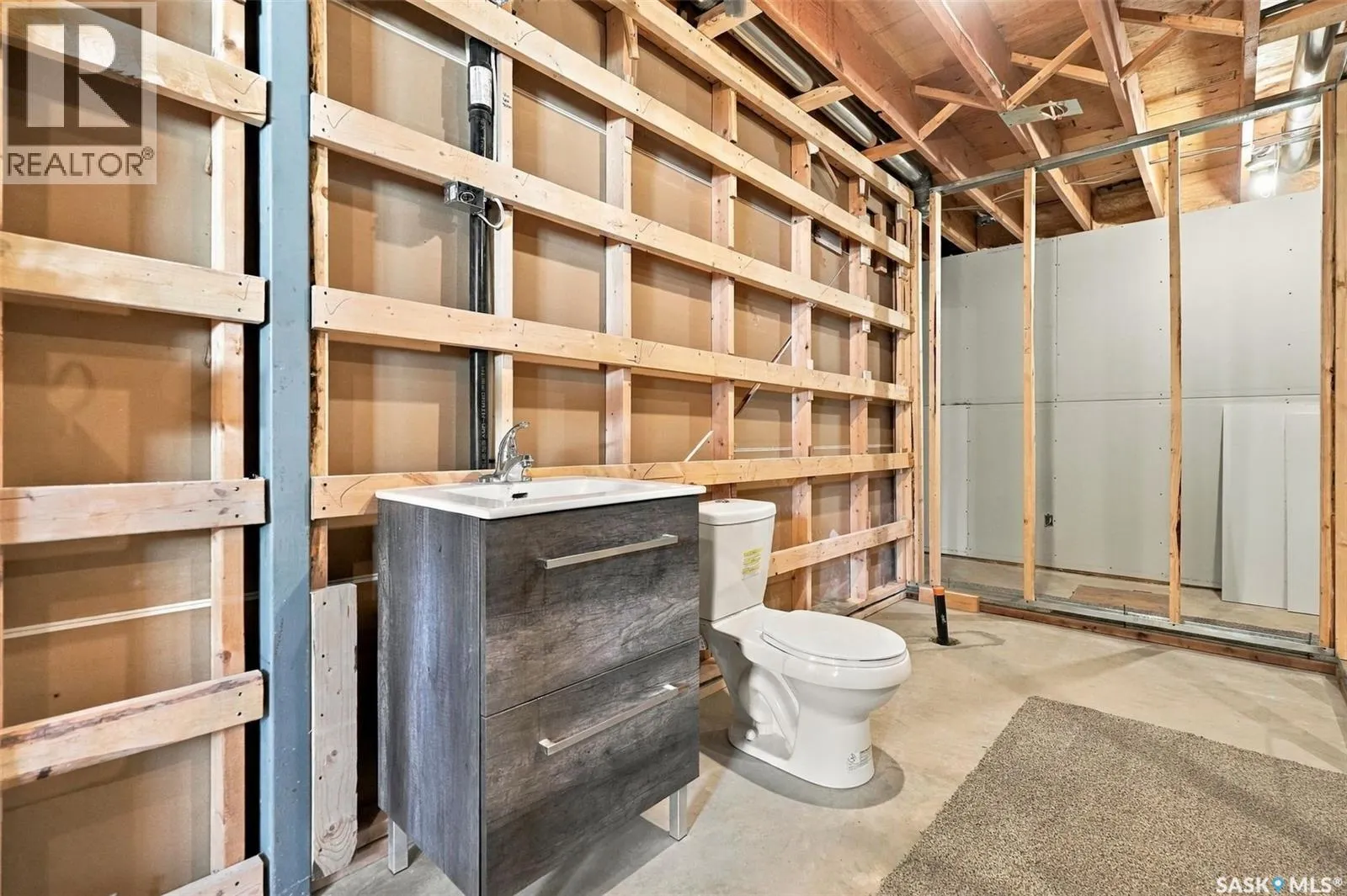 638 Aspen CRESCENT