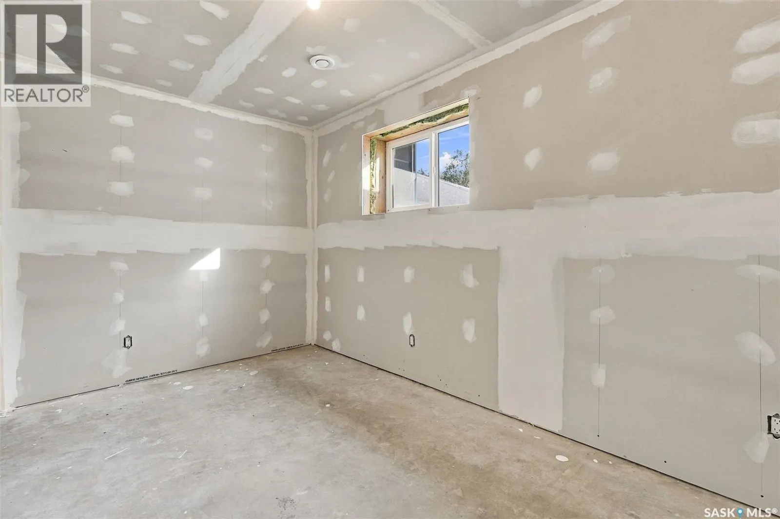 638 Aspen CRESCENT