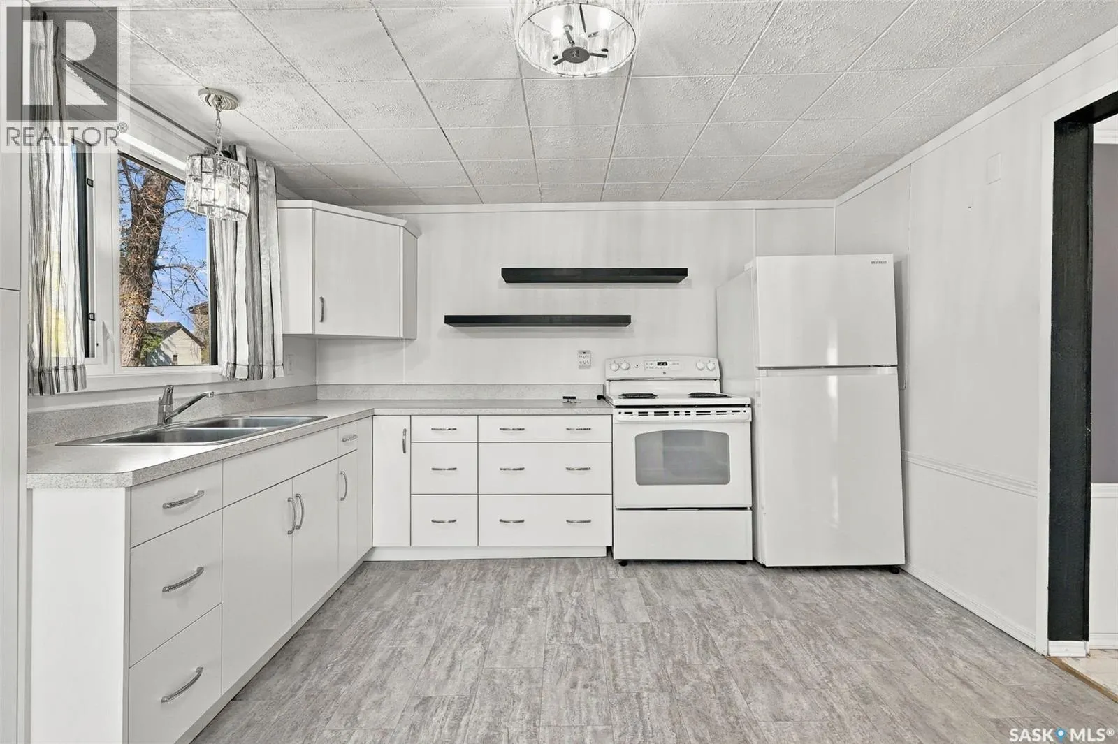 308 2nd STREET S