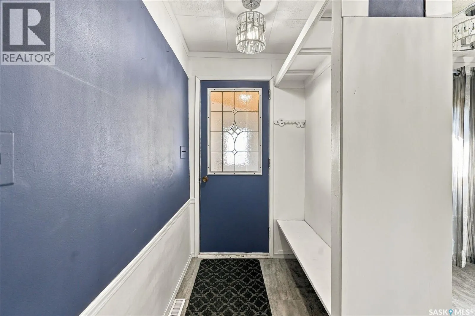 308 2nd STREET S
