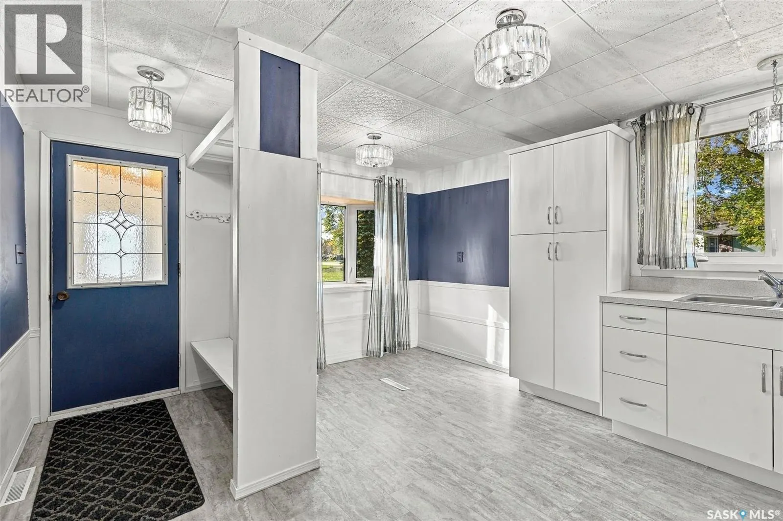 308 2nd STREET S