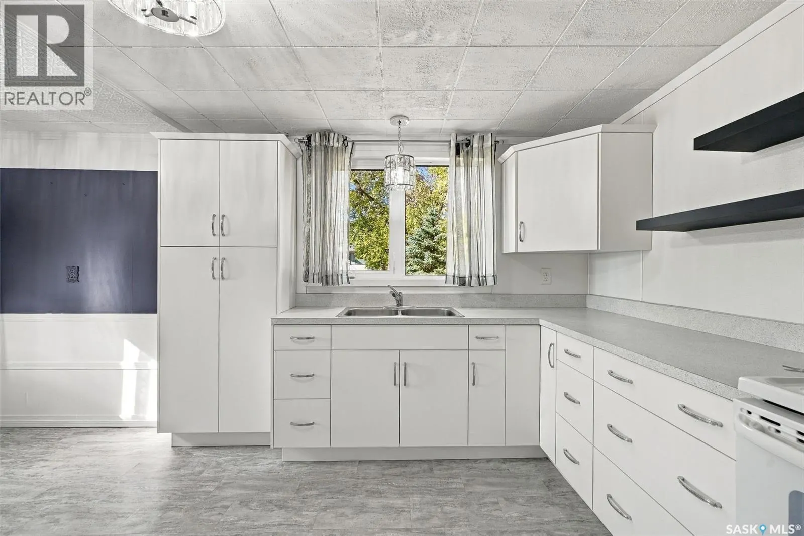 308 2nd STREET S