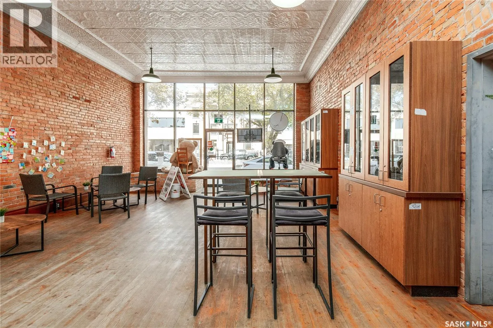 45 High STREET W