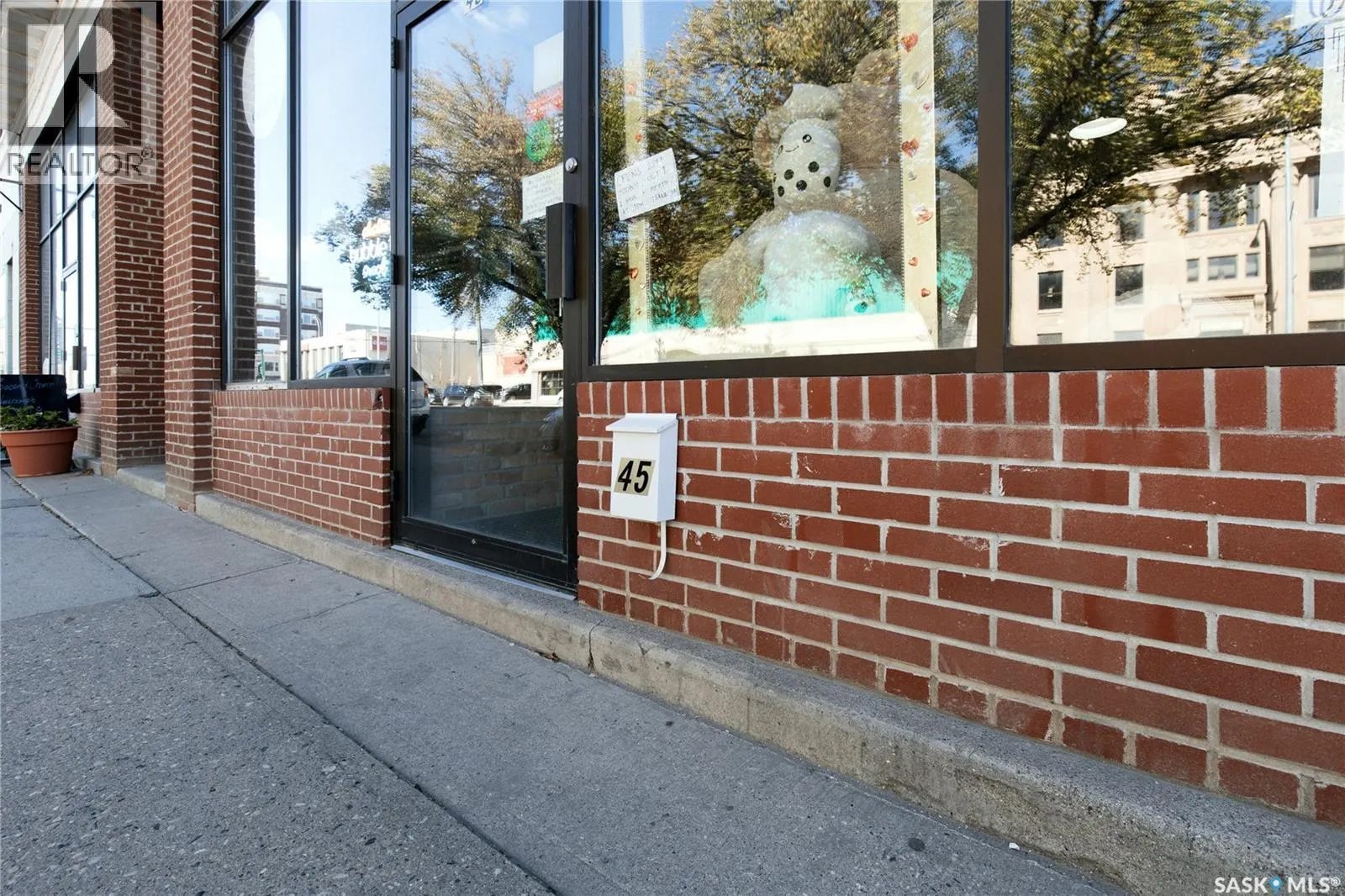 45 High STREET W