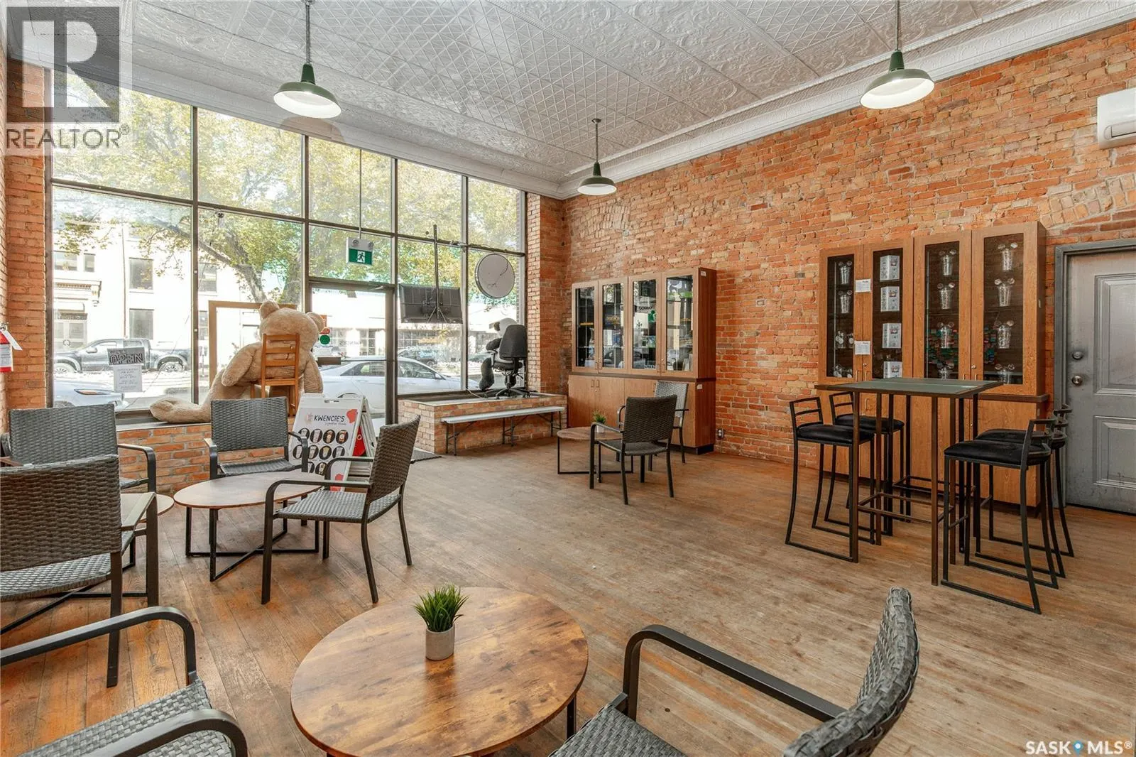 45 High STREET W