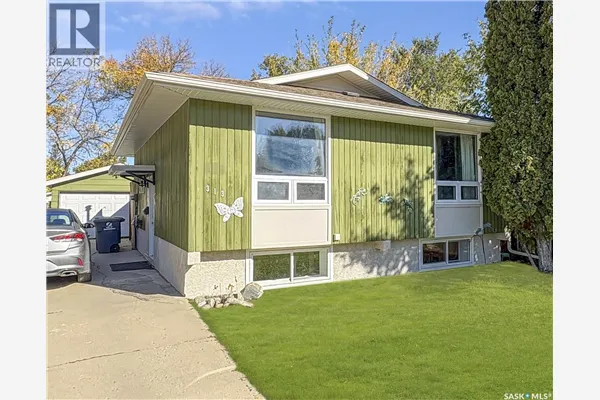 Home for sale: 313 Birch CRESCENT, Saskatoon, SK