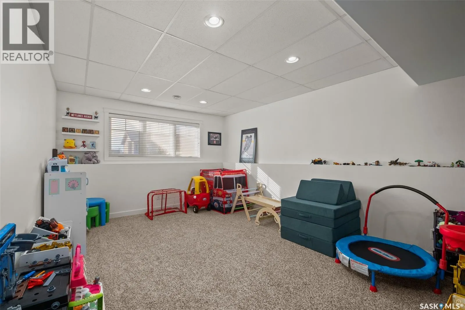 52 Coombe DRIVE