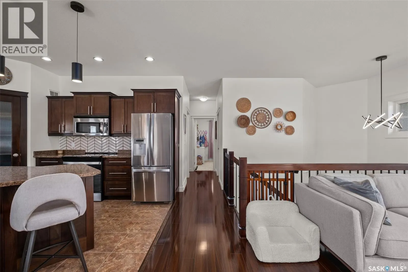52 Coombe DRIVE