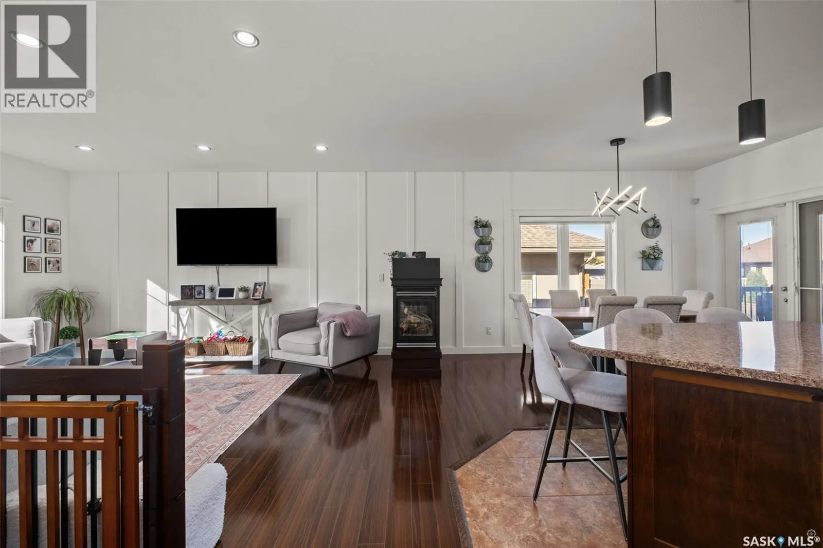52 Coombe DRIVE