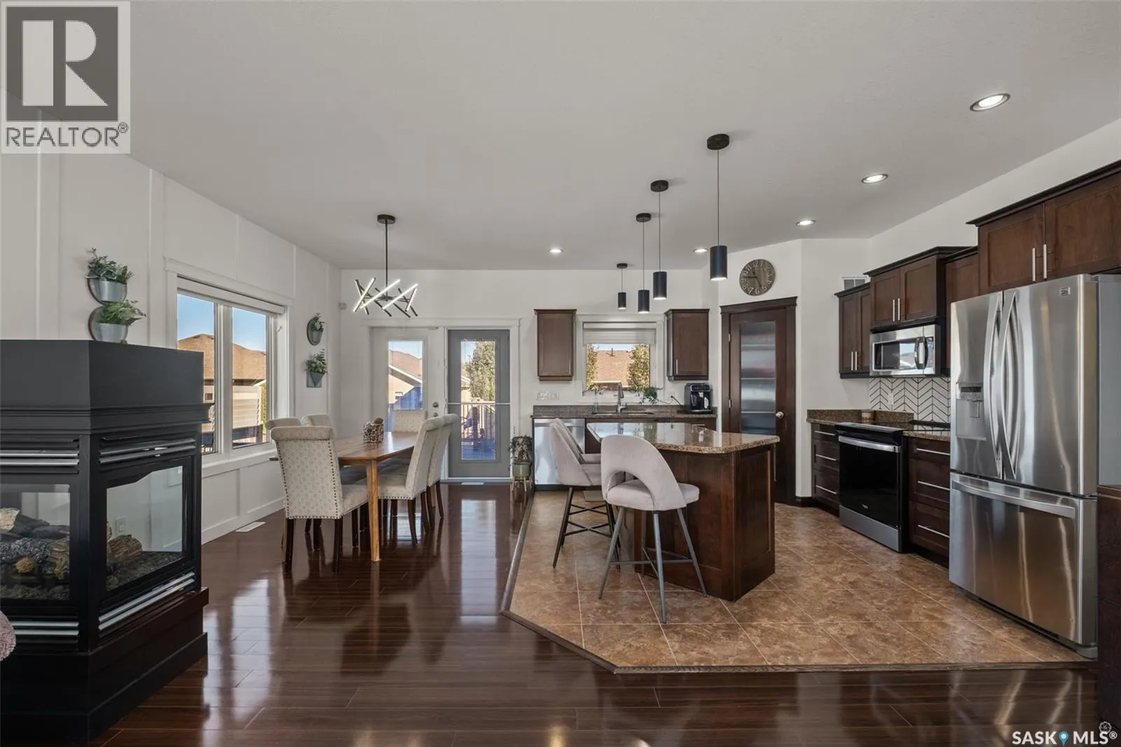 52 Coombe DRIVE