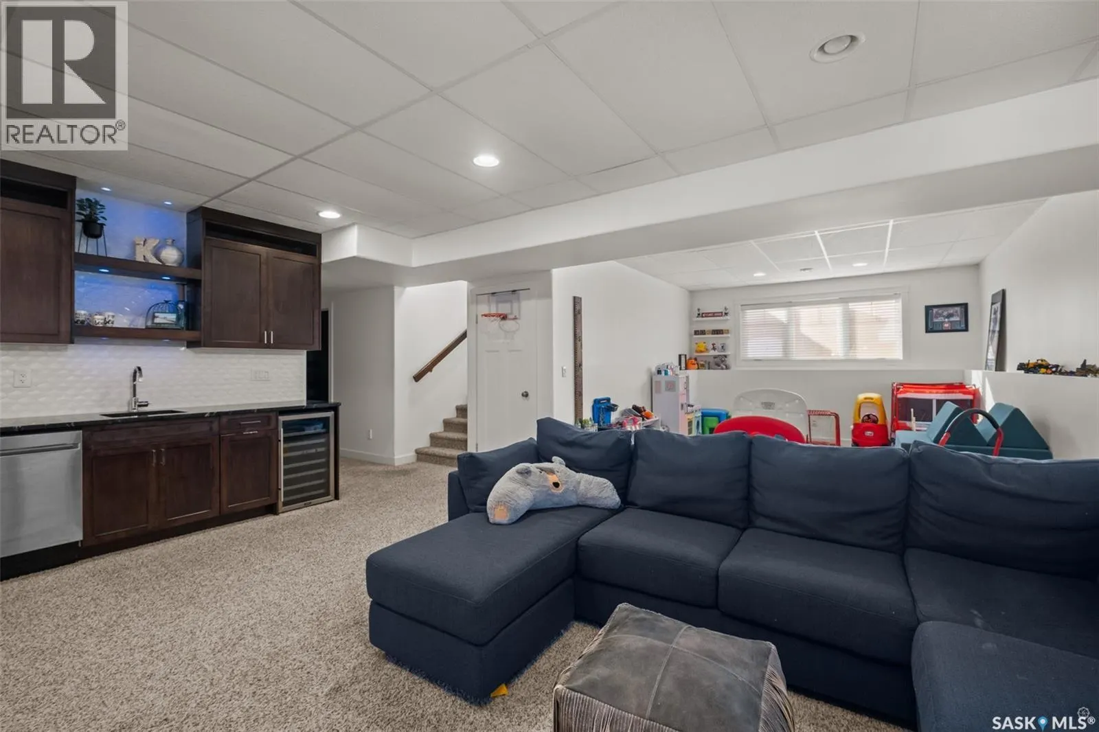 52 Coombe DRIVE