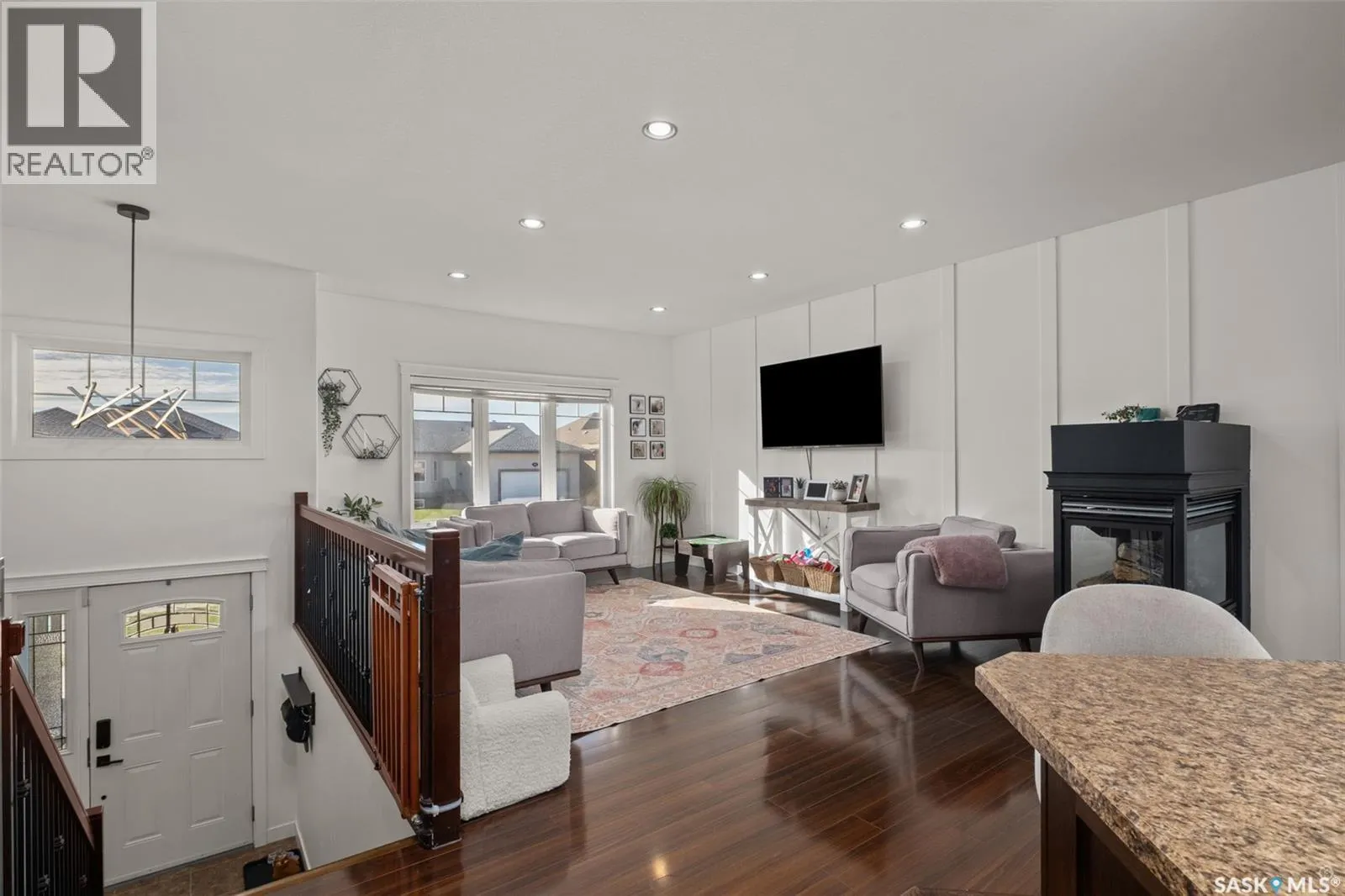 52 Coombe DRIVE