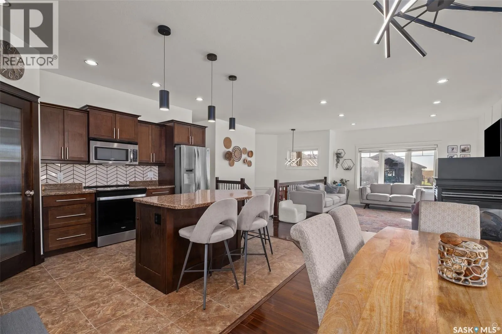 52 Coombe DRIVE