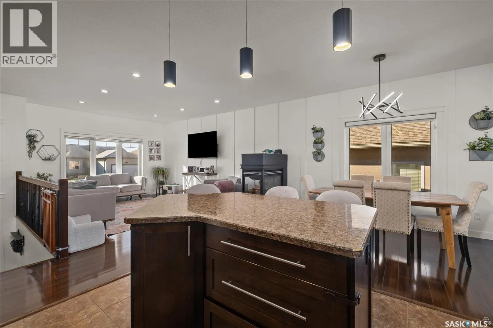 52 Coombe DRIVE