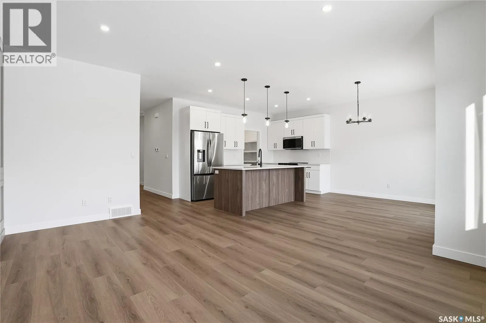 190 Doran WAY