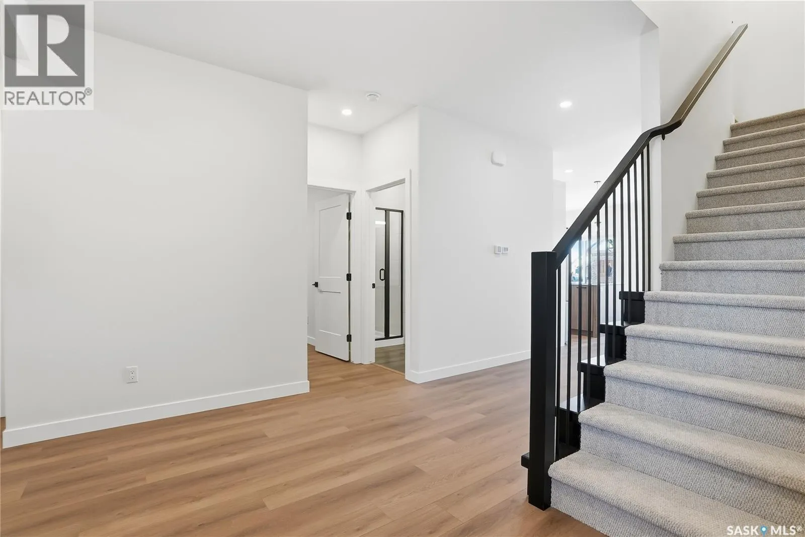 190 Doran WAY