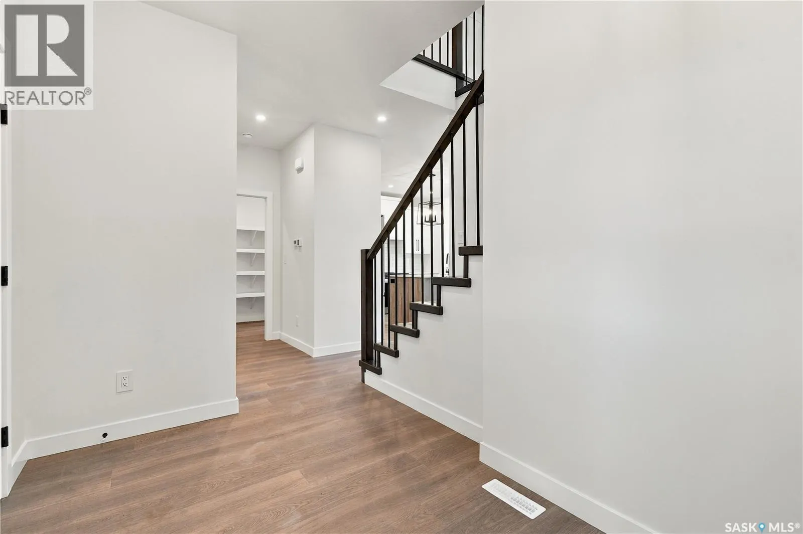 251 Doran WAY