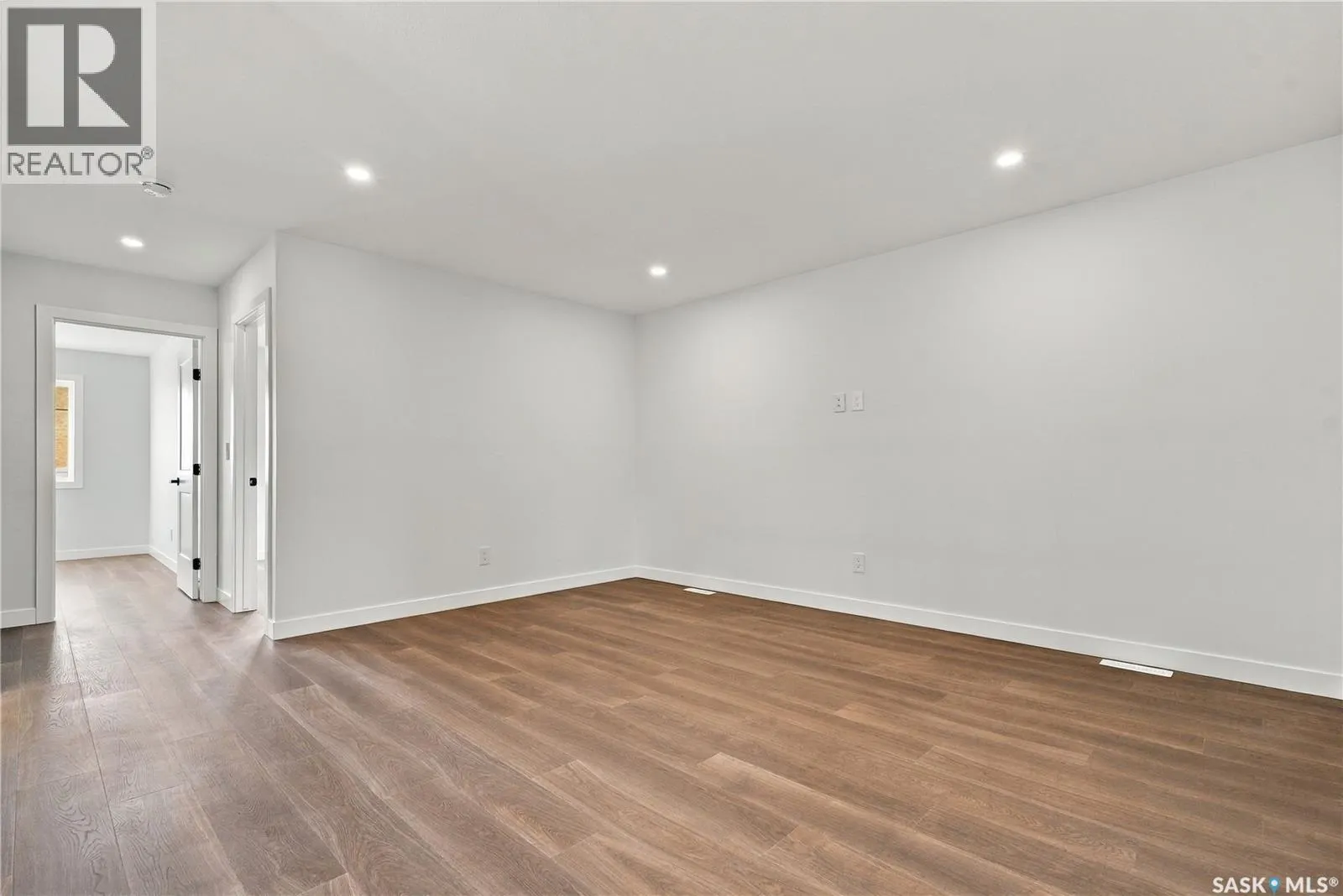 251 Doran WAY