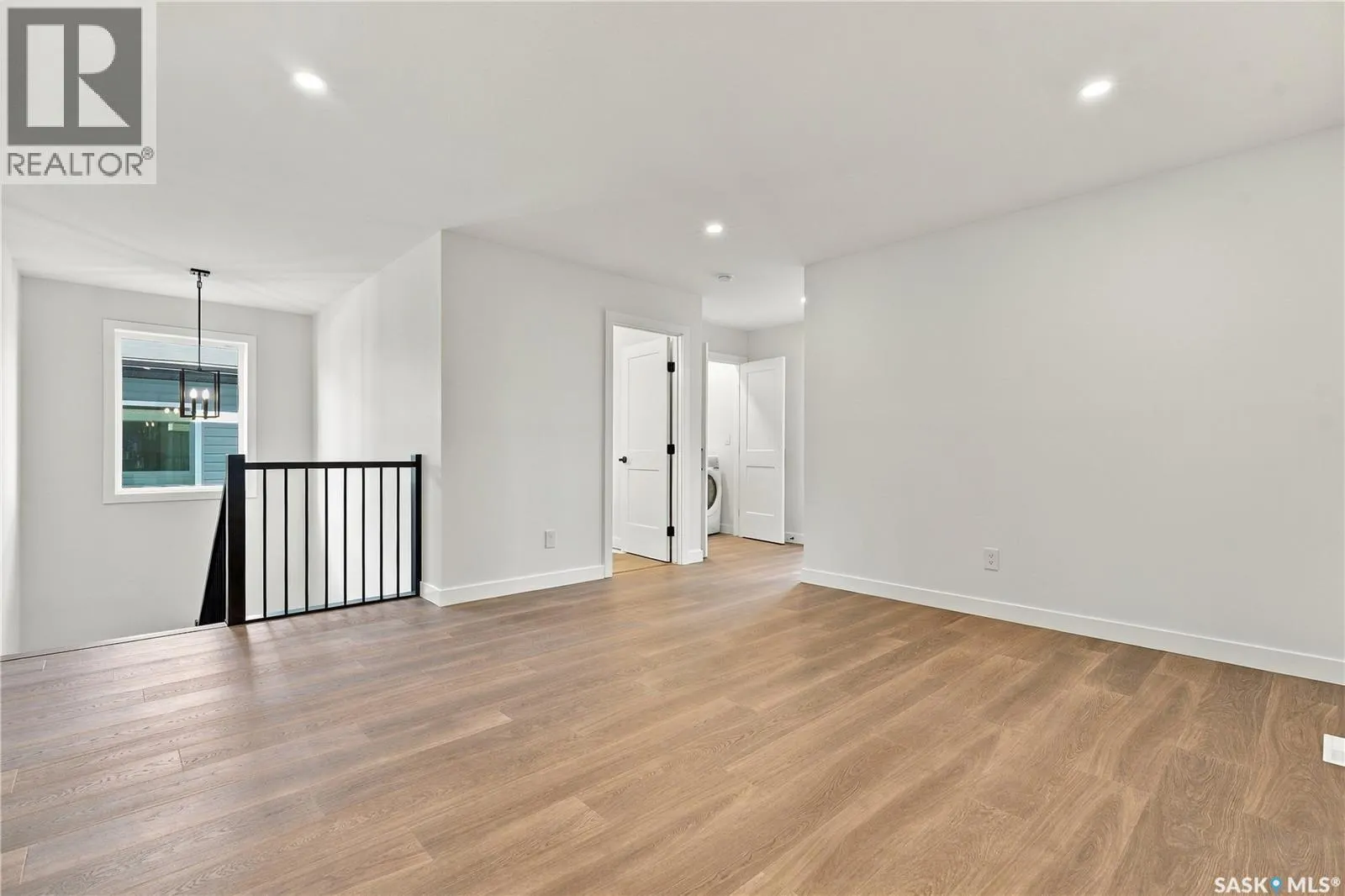 251 Doran WAY